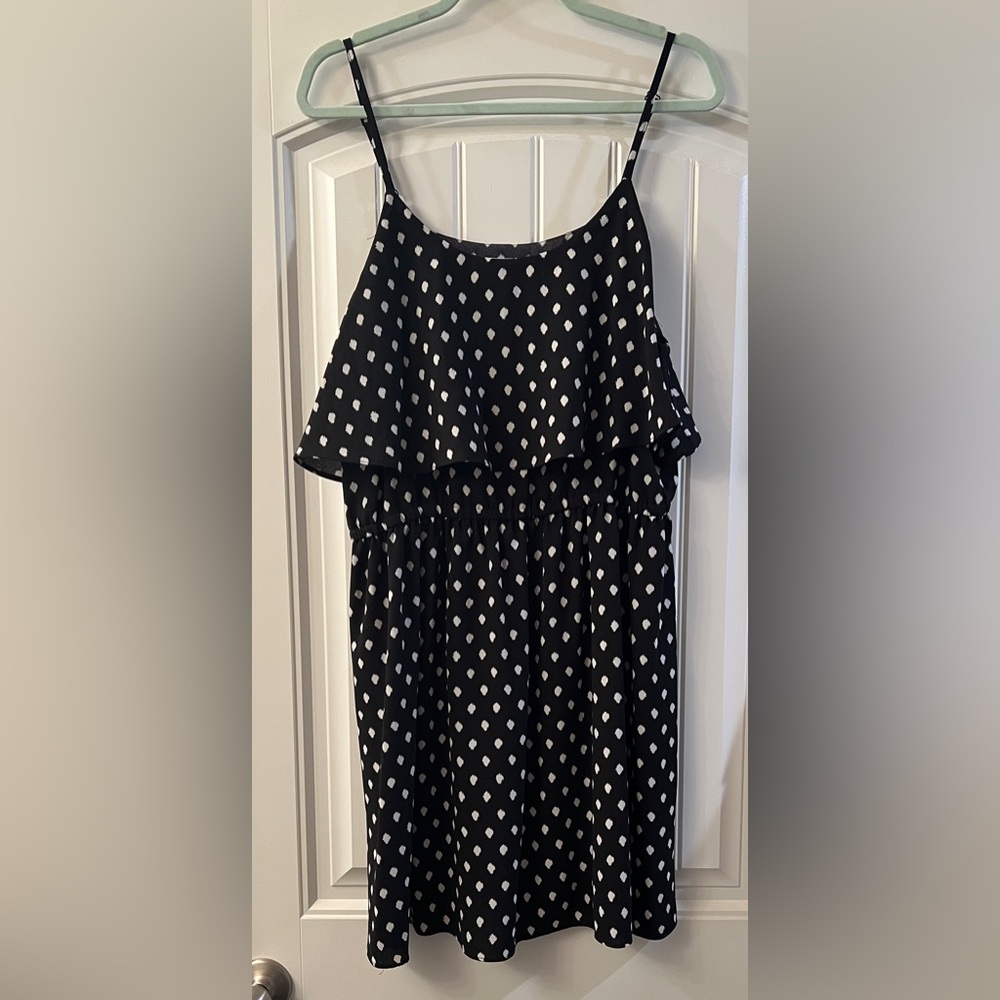 Size XL Black and white dress